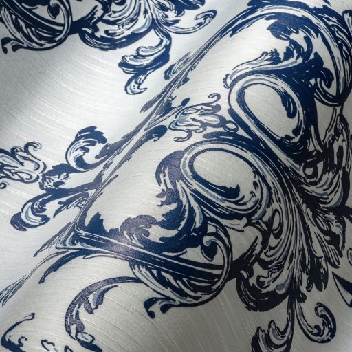 Textil háttér és a finoman kidolgozott textura bravúros összjátéka - barokk díszítés fehér és kék tónus finom fény tapéta