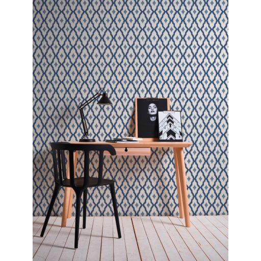 Textil és a klasszikus szímbiózusa - káróminta modern átiratban fehér világoskék és kék tónus finom fémes fény tapéta