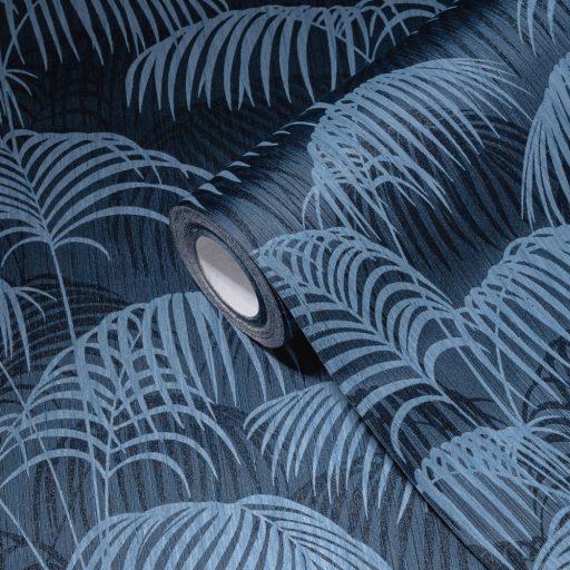 A természetesség csúcspontja - filigrán trópusi levelek textil háttéren kék világoskék és sötétkék/antracit tónus fémes fény tapéta