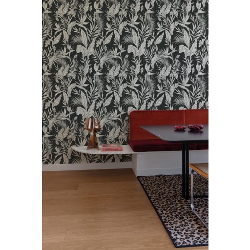 Strelitzias és más trópusi levelek harmonikus mintája fekete és gyöngyház tónus fényes minta tapéta