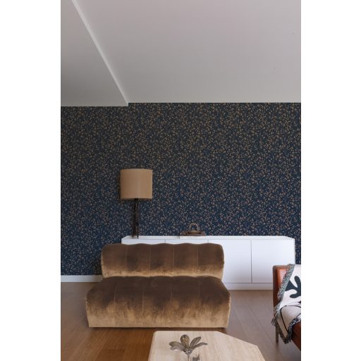 Stilizált filigrán levelek mintája textil háttéren sötétkék és fényes bronz mintarajzolat tapéta