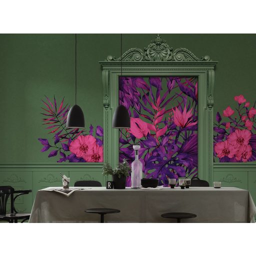 Barokk stílusú enteriőr élénk trópusi virágmintával feldobva mélyzöld lila/bíbor és rózsaszín/magenta tónus falpanel