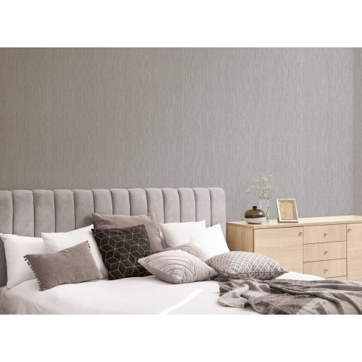 Finom csíkozású strukturált minta csillogó ezüstszálakkal világosszürke és szürke tónus fémes hatás tapéta