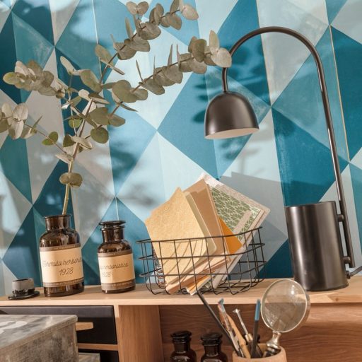 Caselio Green Life 101706027 PLENITUDE Geometrikus díszítőminta szürke szürkéskék kék árnyalatok arany tapéta