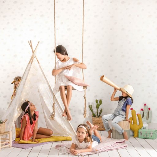 Caselio Girl Power 100852223  Gyerekszobai natur felhők fehér arany bézsarany tapéta