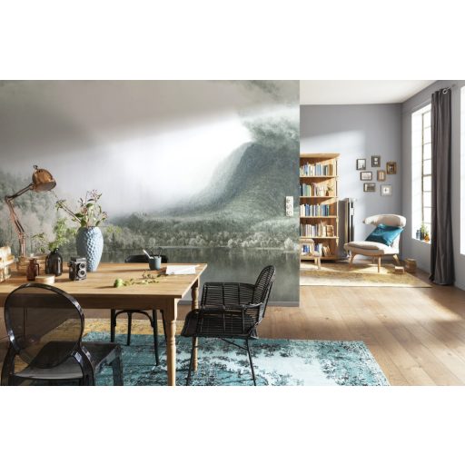 Utazási élmények misztikus megjelenítésben - Hegyi tó fényben és felhőben fehér zöld szürke és szürkéskék tónusok falpanel/digitális nyomat