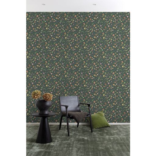 Bódító tavaszi zsongás - színes vadvirágok naív ábrázolásban sötétzöld sárga rózsaszín zöld és narancs tónus tapéta