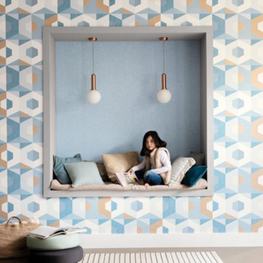 Geometrikus ultramodern megjelenítésű síkidomok fehér kék szürke fémes arany tapéta