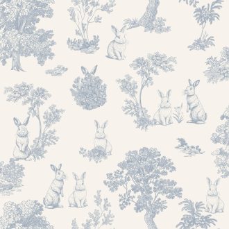   Az elegancia nagymesterei - "Toile de Jouy" nyuszik mesteri mintája krém füstkék és galambkék tónus gyerekszobai tapéta