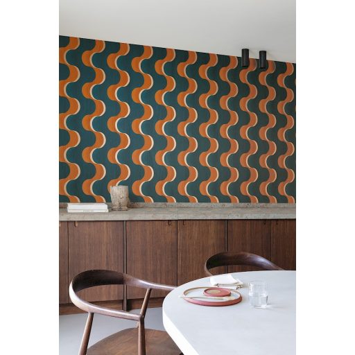 Hullámzó formák szalagszerű karakteres grafikus dizájnja sötét teal (zöldeskék) narancsos-barna és fémes bézsarany tónus tapéta