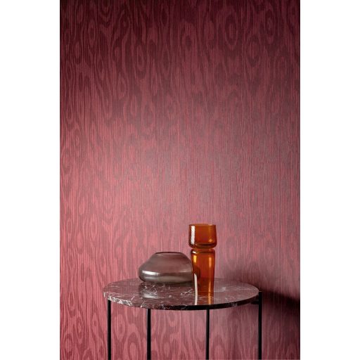 Természetes fa struktúra intarzia jellegű réteges megjelenítésben borvörös/burgundi és fémes sötétbordó tónus tapéta