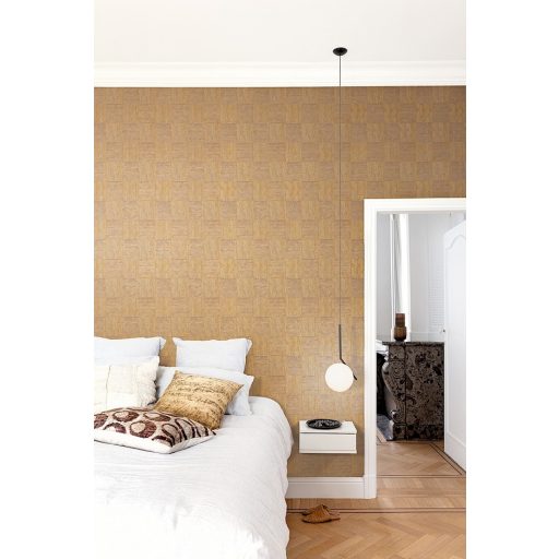 Labirintusra emlékeztető természetes fonallal készült geometrikus minta terrabarna szürke és aranysárga tónus tapéta